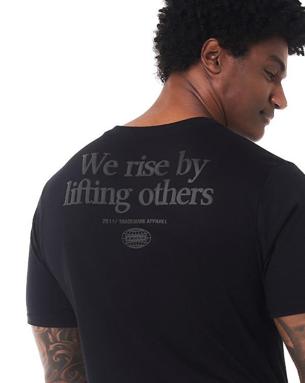 Camiseta Classic Rise Preto Knulu