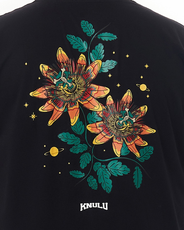 Camiseta Classic Flower Preto Knulu