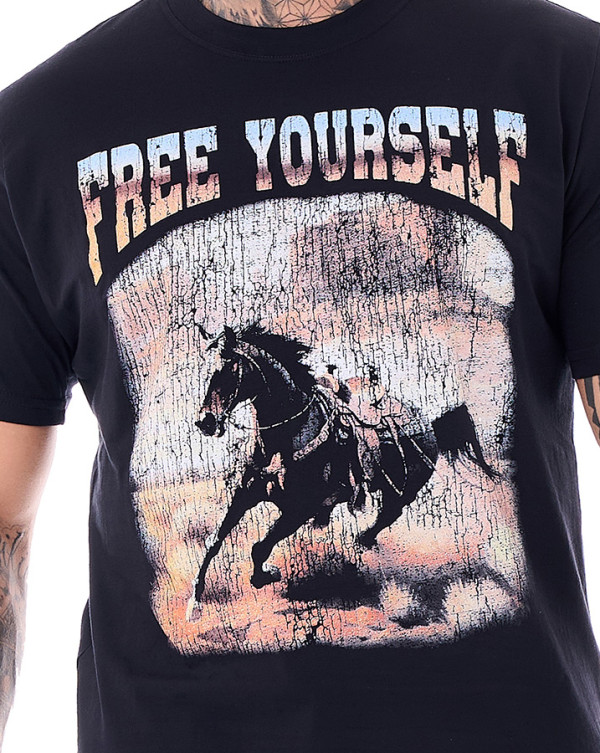 Camiseta Classic Free Yourself Preto Knulu