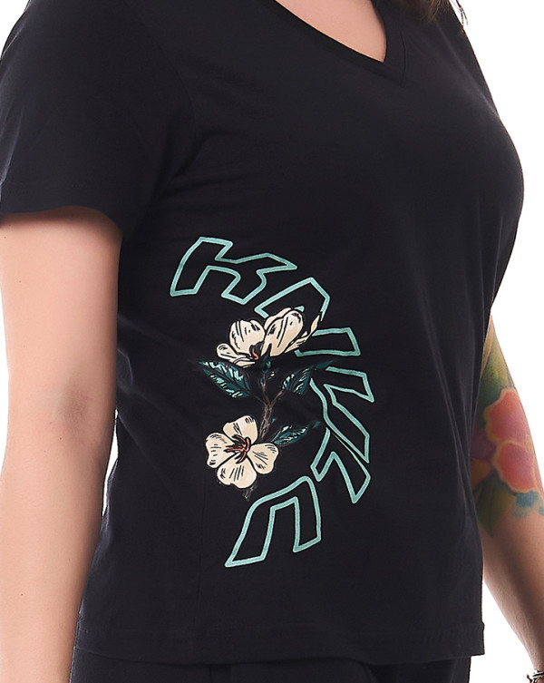 Camiseta Gola V Feminina Flower Preto Knulu