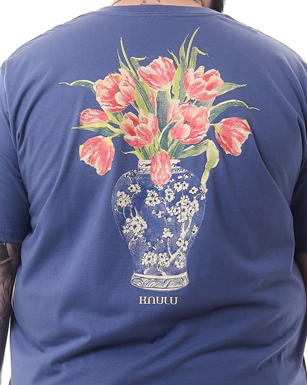 Camiseta Classic Flower Vase Azul Jeans Knulu