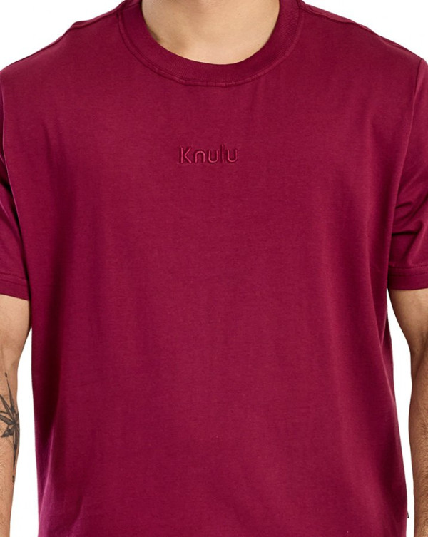 Camiseta Classic Relief Logo Vinho Knulu