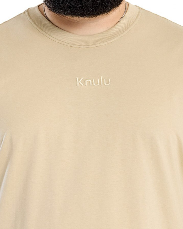 Camiseta Classic Relief Logo Bege Knulu