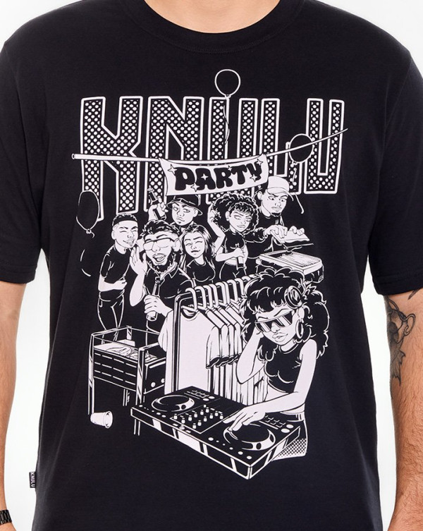 Camiseta Classic Party Preto Knulu