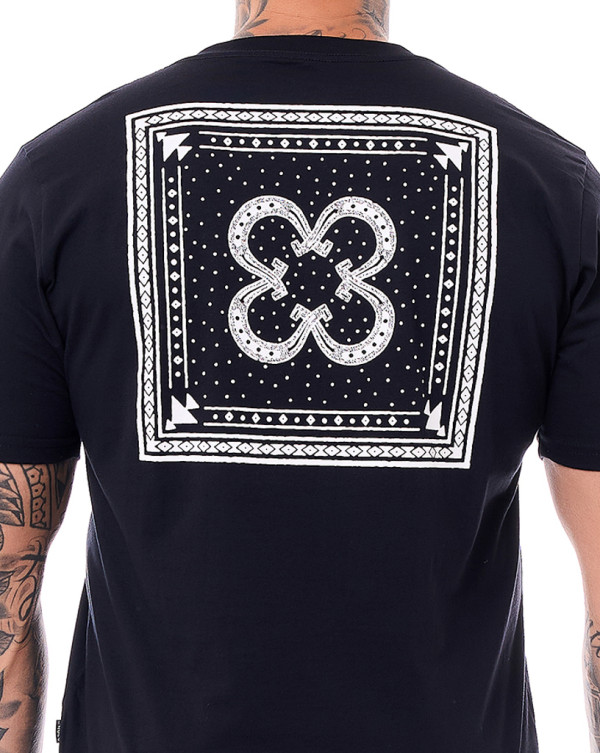 Camiseta Classic Bandana Preto Knulu
