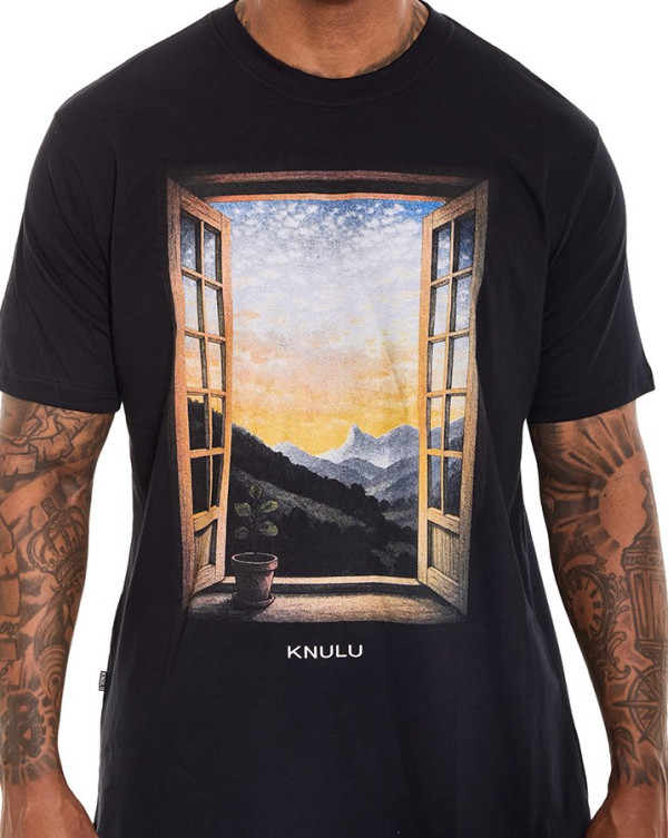 Camiseta Classic Window Preto Knulu