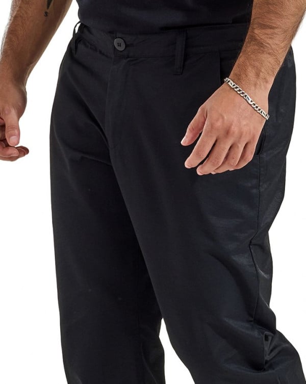 CALÇA CHINO MASCULINA HÍBRIDA COMFY TECH UV50+ RESPIRABILIDADE E DISPENSA PASSAR PRETO KNULU
